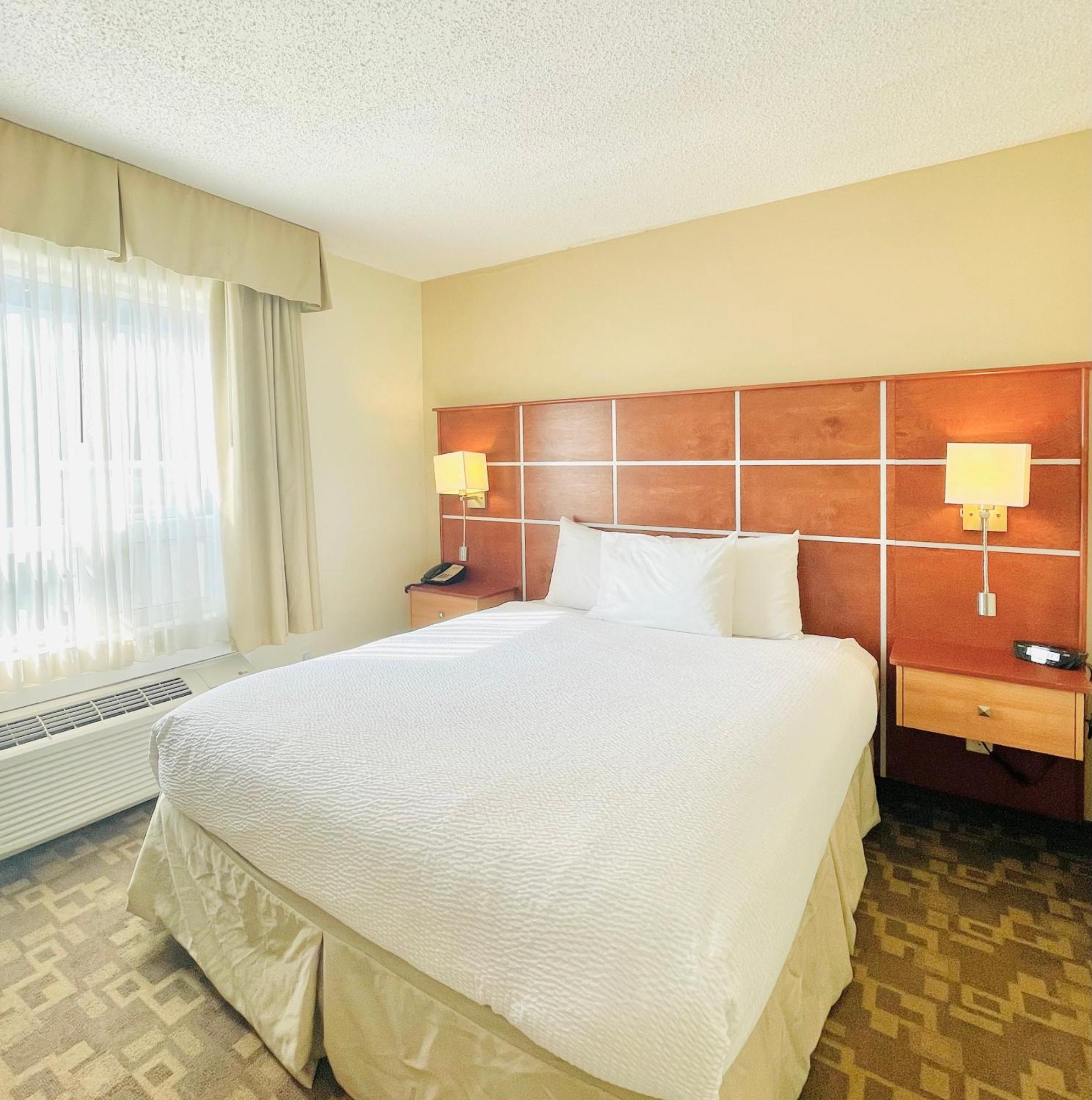 Days Inn By Wyndham Grande Prairie Εξωτερικό φωτογραφία