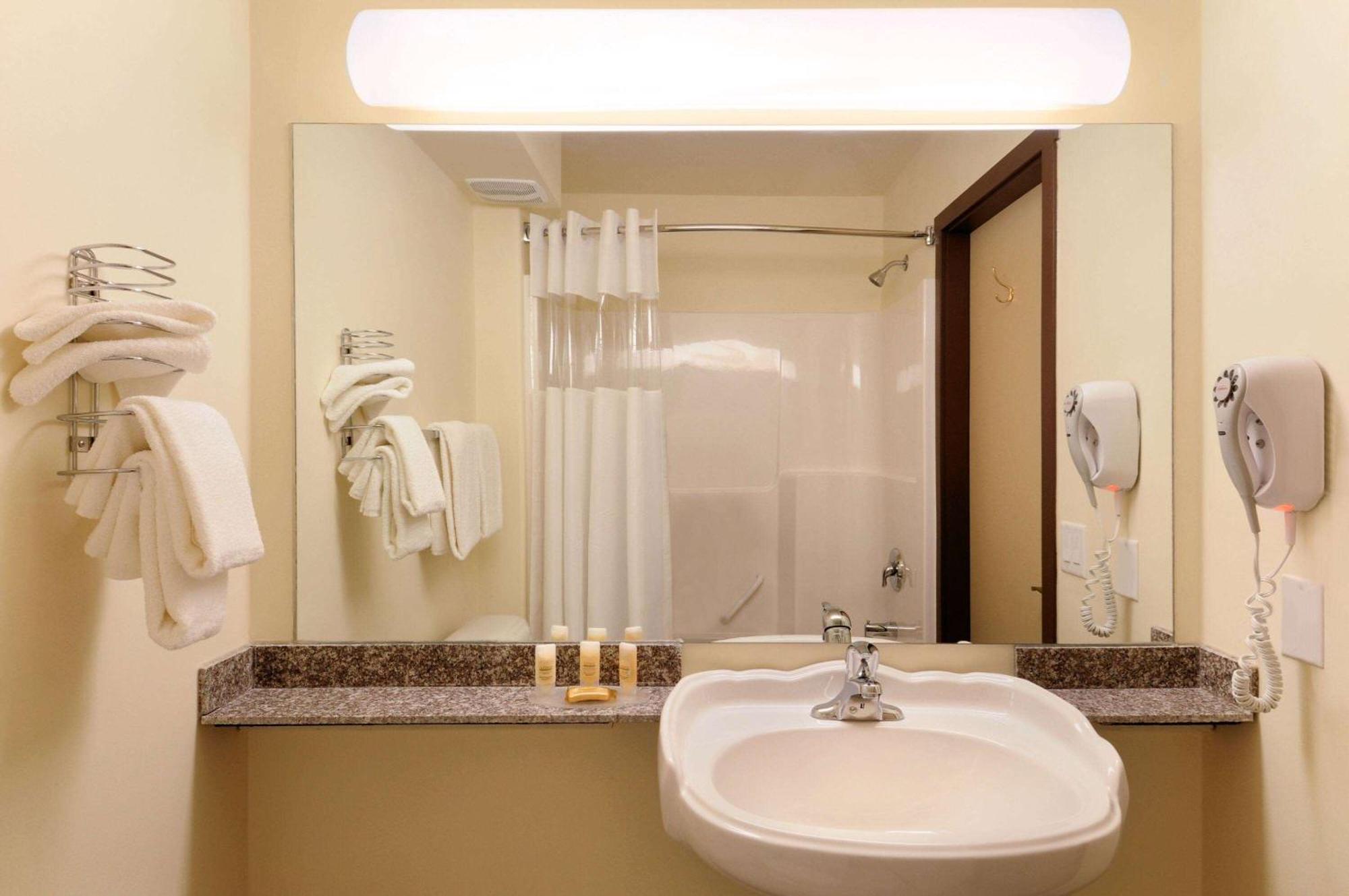 Days Inn By Wyndham Grande Prairie Εξωτερικό φωτογραφία