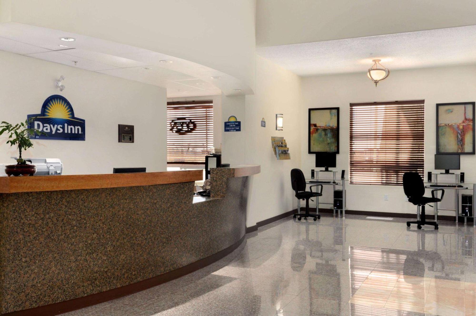 Days Inn By Wyndham Grande Prairie Εξωτερικό φωτογραφία