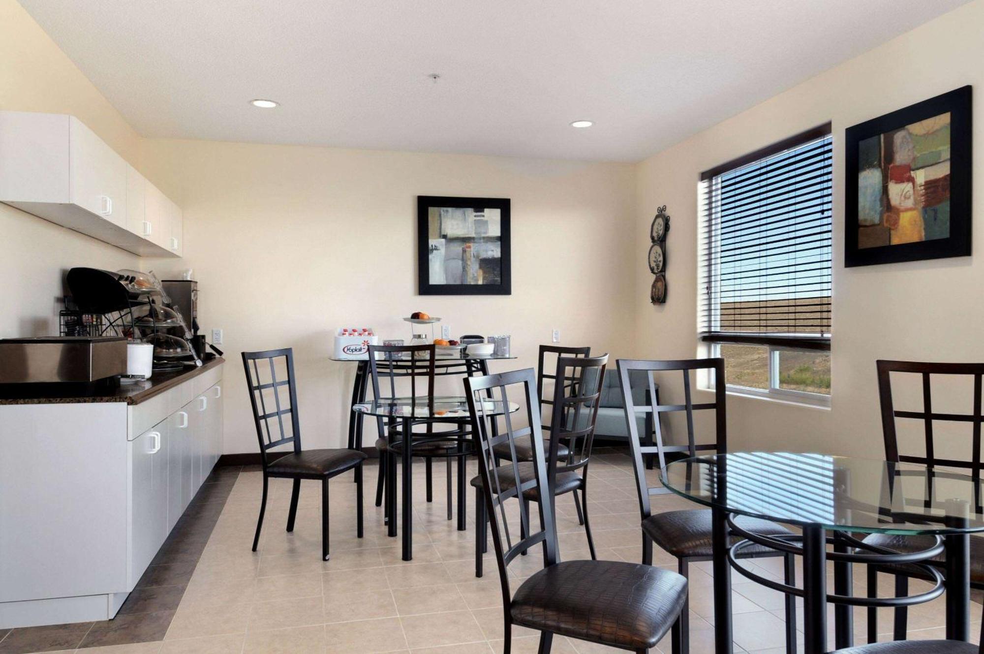 Days Inn By Wyndham Grande Prairie Εξωτερικό φωτογραφία